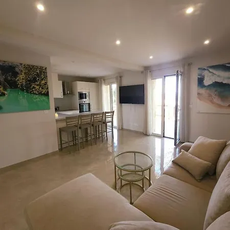 F3 Dans Supercannes Villa